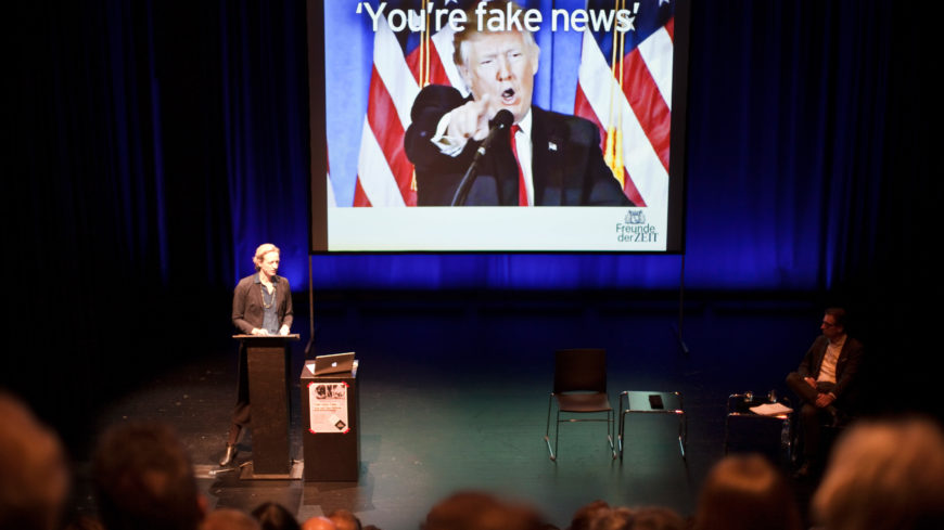 Fakt oder Fake live auf der Bühne