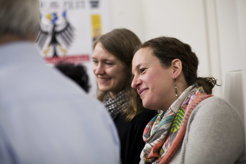 Gespannte Leserinnen beim Redaktionsbesuch in Zürich