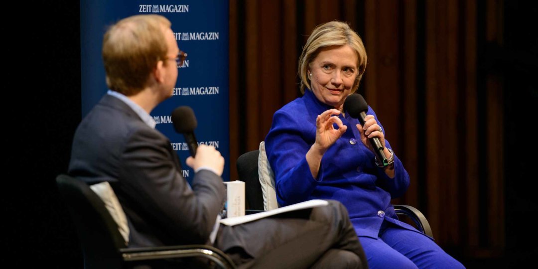 Hilary Clinton im Gespräch mit Christoph Amend
