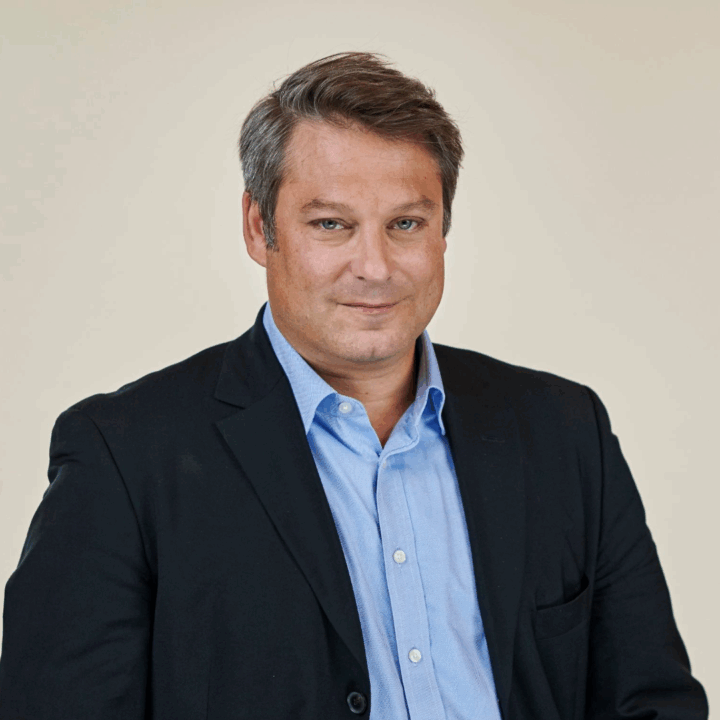 Bild von Yassin Musharbash, Mann mit heller Haut und kurzen, grauen Haaren