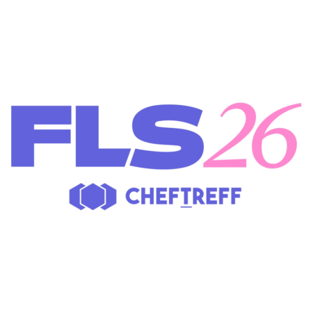 "FLS 26" in lila-rosa Schrift, drunter steht Cheftreff